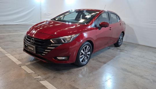 Nissan • Versa