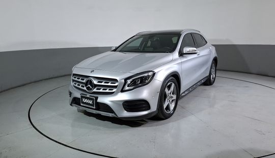 Mercedes Benz • Clase GLA