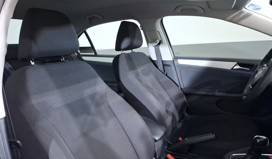 Volkswagen Jetta 2.5 TRENDLINE TIP. Sedan 2017
