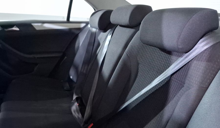 Volkswagen Jetta 2.5 TRENDLINE TIP. Sedan 2017