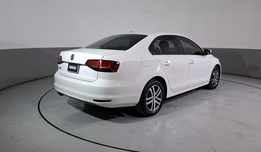 Volkswagen Jetta 2.5 TRENDLINE TIP. Sedan 2017