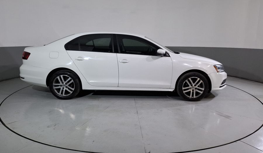Volkswagen Jetta 2.5 TRENDLINE TIP. Sedan 2017