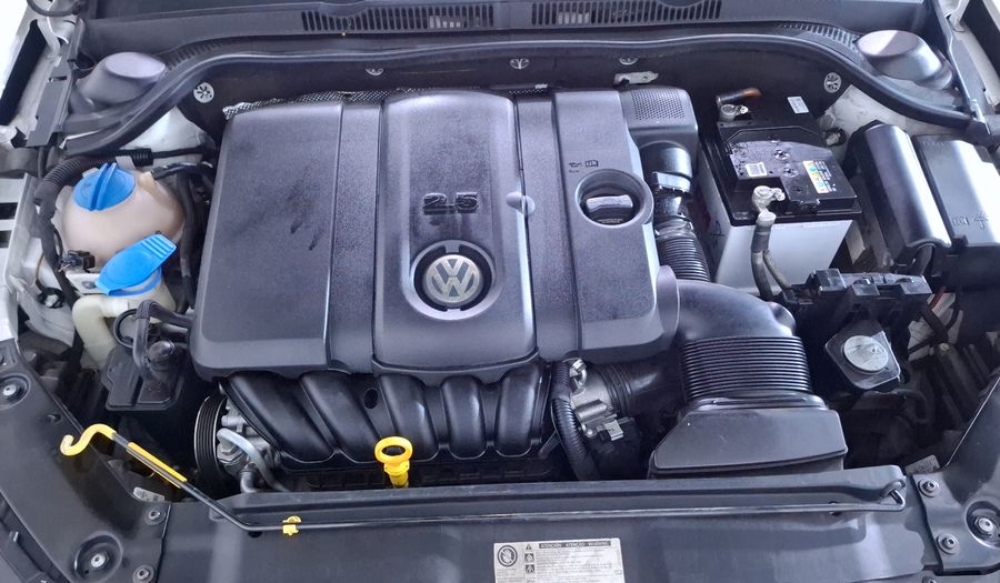 Volkswagen Jetta 2.5 TRENDLINE TIP. Sedan 2017