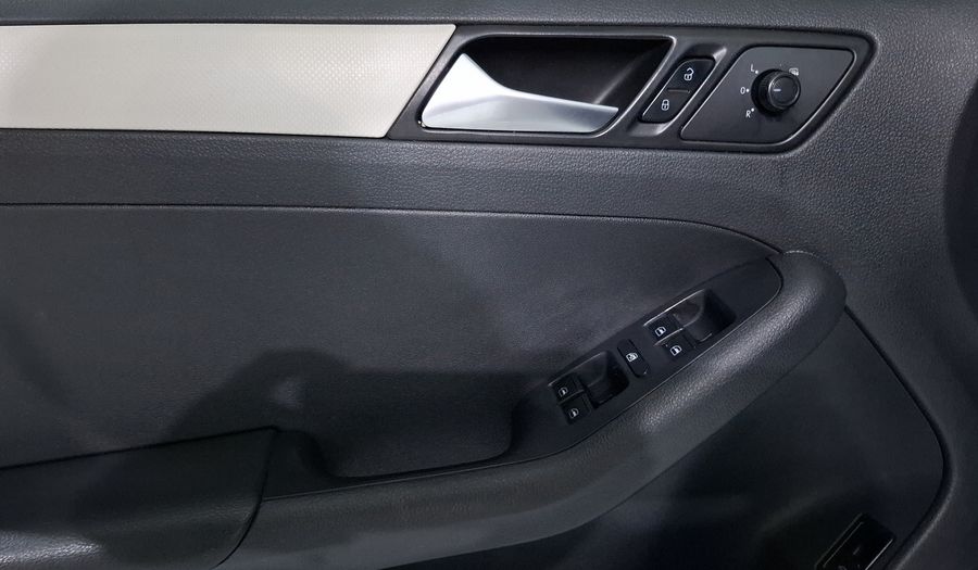 Volkswagen Jetta 2.5 TRENDLINE TIP. Sedan 2017