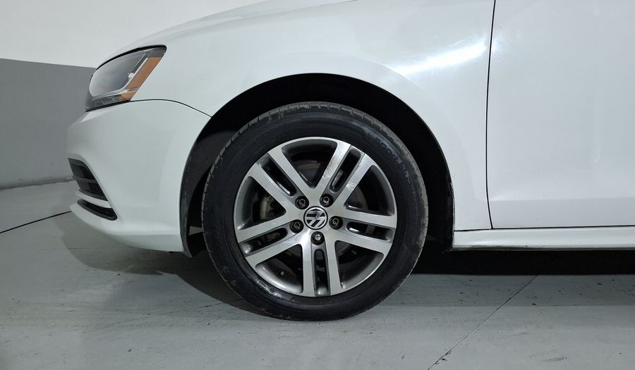 Volkswagen Jetta 2.5 TRENDLINE TIP. Sedan 2017