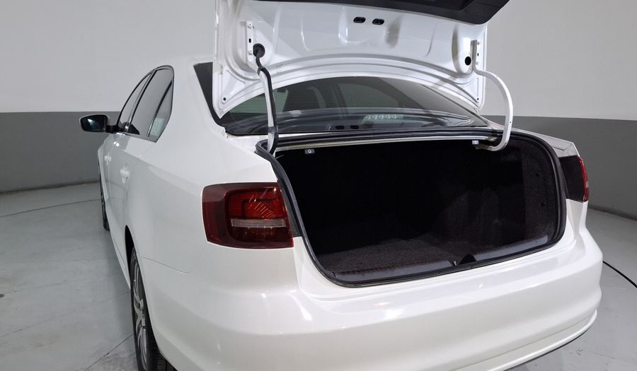 Volkswagen Jetta 2.5 TRENDLINE TIP. Sedan 2017