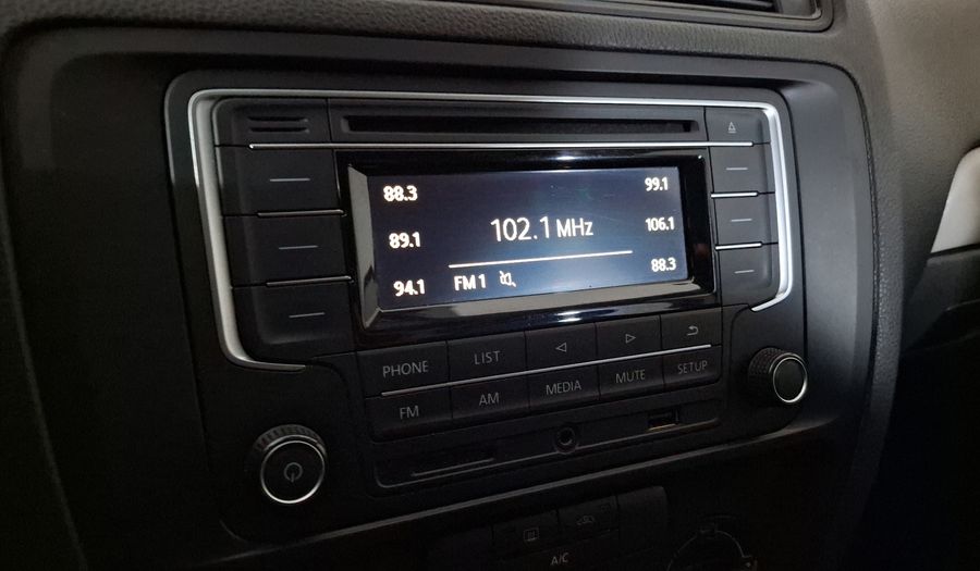 Volkswagen Jetta 2.5 TRENDLINE TIP. Sedan 2017