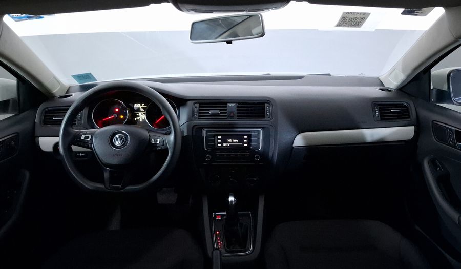 Volkswagen Jetta 2.5 TRENDLINE TIP. Sedan 2017