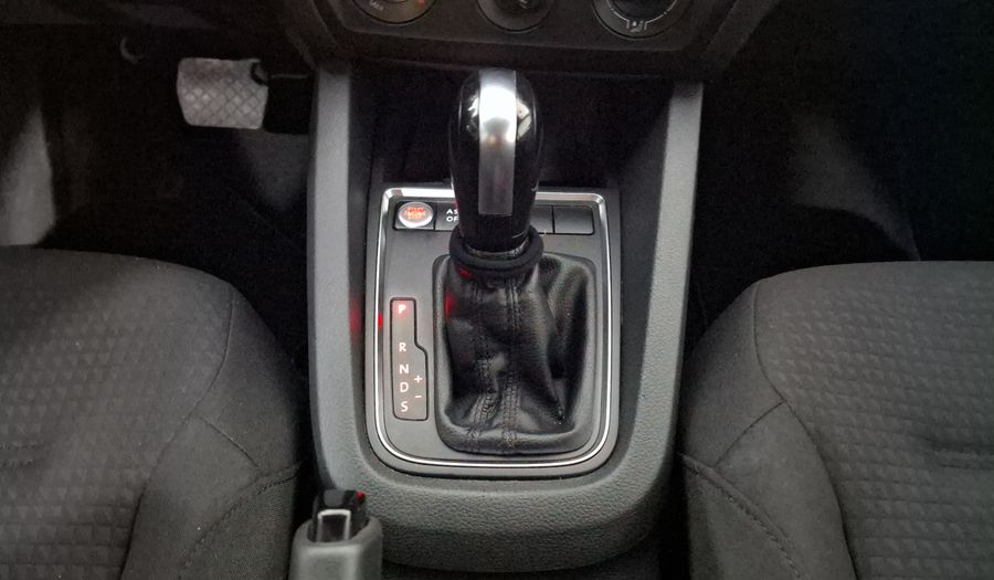 Volkswagen Jetta 2.5 TRENDLINE TIP. Sedan 2017
