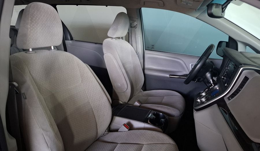 Toyota Sienna 3.5 XLE AUTO Minivan 2020