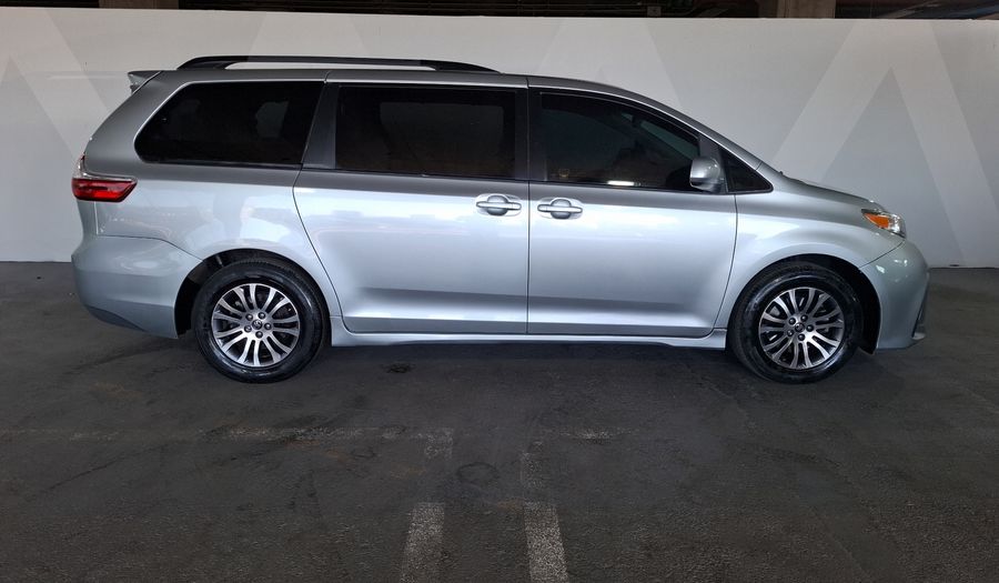 Toyota Sienna 3.5 XLE AUTO Minivan 2020