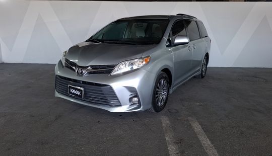 Toyota • Sienna