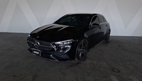 Mercedes Benz • Clase A