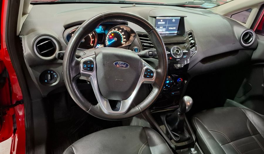 Ford Fiesta Kinetic Design 1.6 16V TITANIUM Hatchback 2014