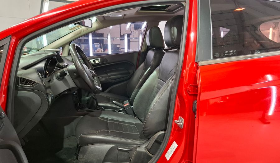Ford Fiesta Kinetic Design 1.6 16V TITANIUM Hatchback 2014