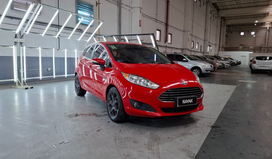 Ford Fiesta Kinetic Design 1.6 16V TITANIUM Hatchback 2014