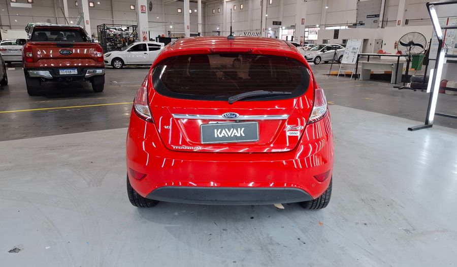 Ford Fiesta Kinetic Design 1.6 16V TITANIUM Hatchback 2014
