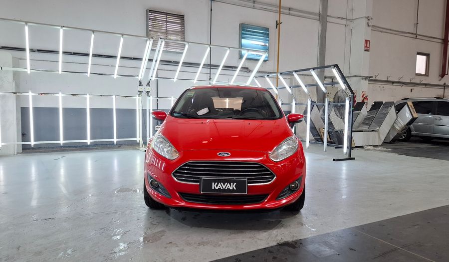 Ford Fiesta Kinetic Design 1.6 16V TITANIUM Hatchback 2014