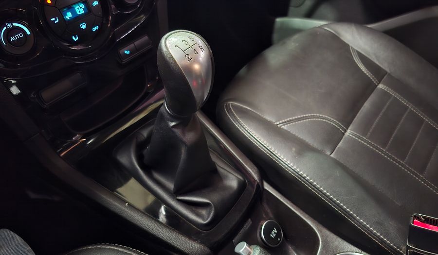 Ford Fiesta Kinetic Design 1.6 16V TITANIUM Hatchback 2014