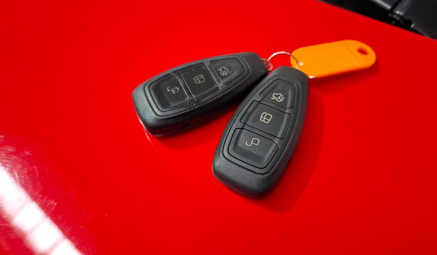 Ford Fiesta Kinetic Design 1.6 16V TITANIUM Hatchback 2014