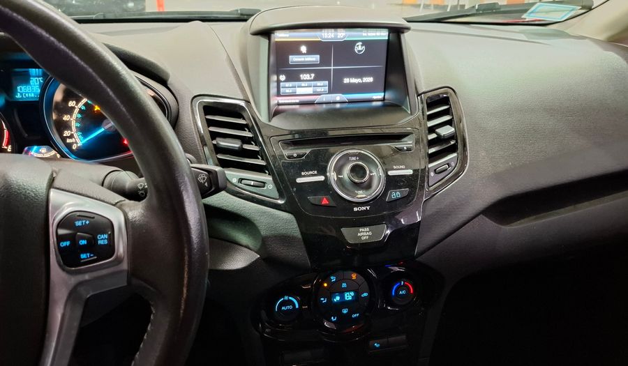 Ford Fiesta Kinetic Design 1.6 16V TITANIUM Hatchback 2014