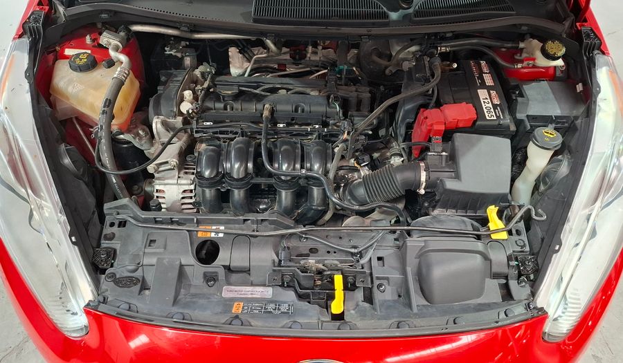 Ford Fiesta Kinetic Design 1.6 16V TITANIUM Hatchback 2014
