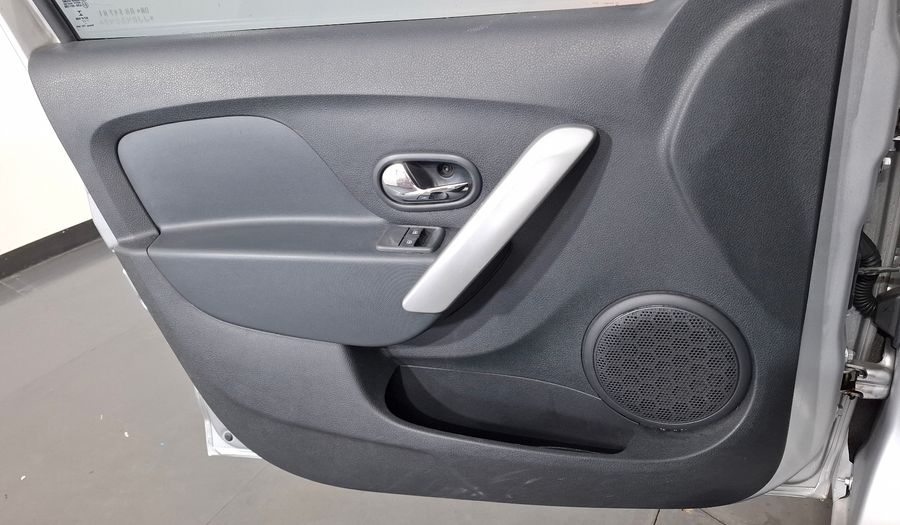 Renault Sandero 1.6 PRIVILEGE Hatchback 2017