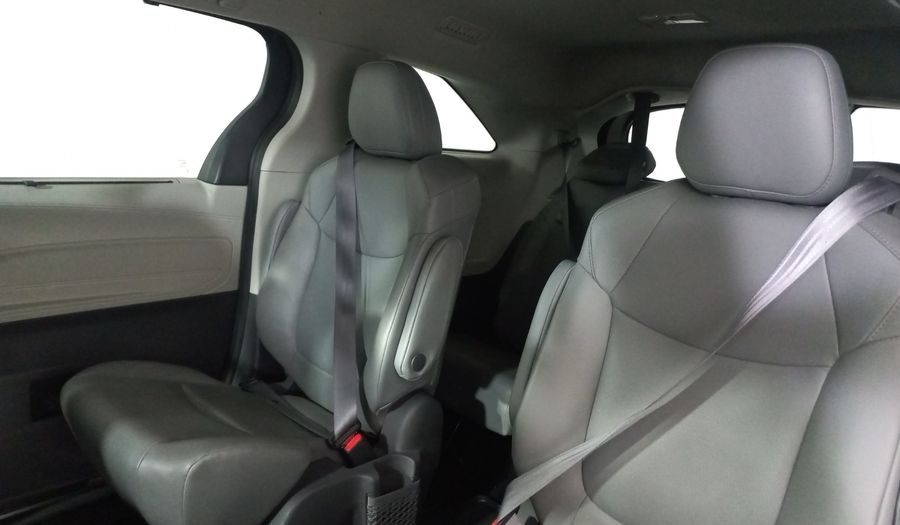 Toyota Sienna 2.5 HEV XLE PIEL AUTO Minivan 2021