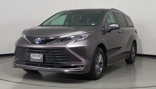 Toyota • Sienna