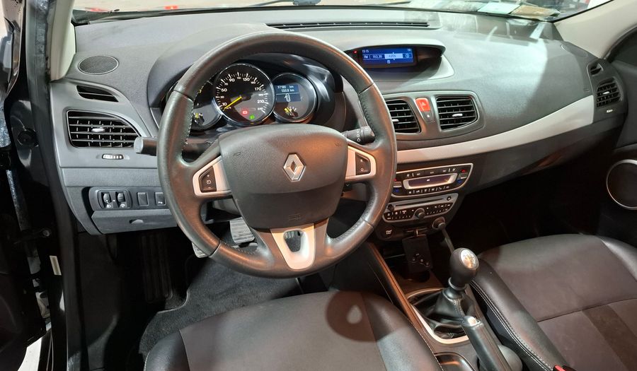 Renault Megane 2.0 MEGANE III LUXE Hatchback 2011