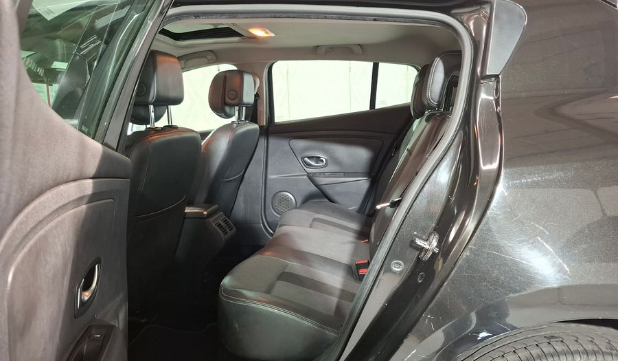 Renault Megane 2.0 MEGANE III LUXE Hatchback 2011