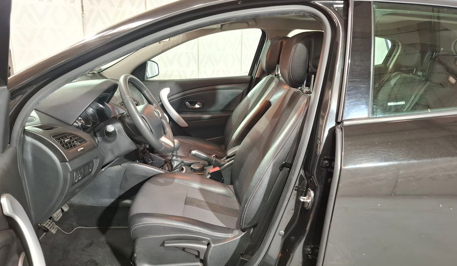 Renault Megane 2.0 MEGANE III LUXE Hatchback 2011