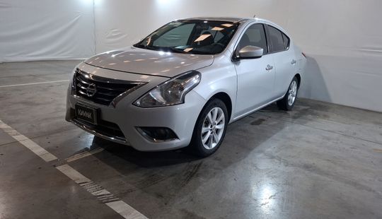 Nissan • Versa