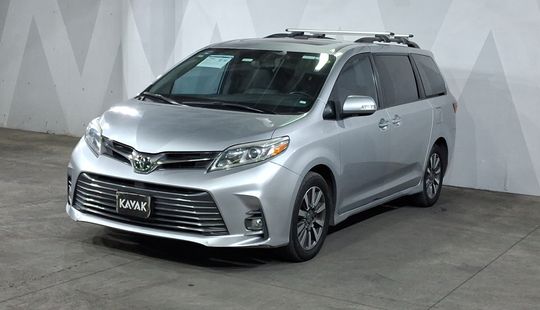 Toyota • Sienna
