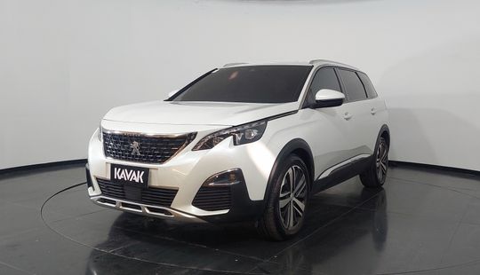 Peugeot • 5008