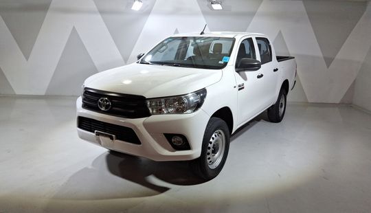 Toyota • Hilux