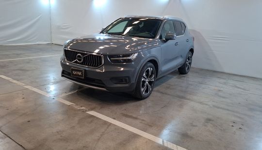 Volvo • XC40