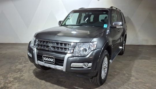 Mitsubishi • Montero