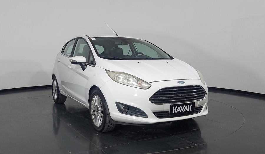 Ford Fiesta 1.6 16V TIVCT TITANIUM Hatchback 2015