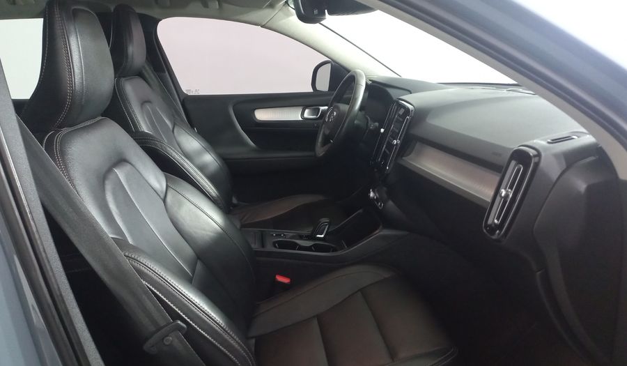Volvo Xc40 2.0 T4 MOMENTUM AUTO Suv 2021