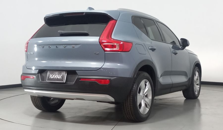 Volvo Xc40 2.0 T4 MOMENTUM AUTO Suv 2021