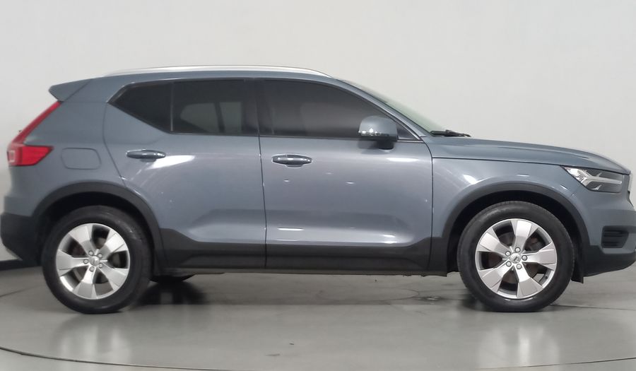 Volvo Xc40 2.0 T4 MOMENTUM AUTO Suv 2021