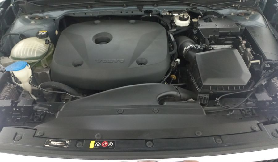Volvo Xc40 2.0 T4 MOMENTUM AUTO Suv 2021