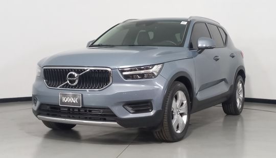 Volvo • XC40