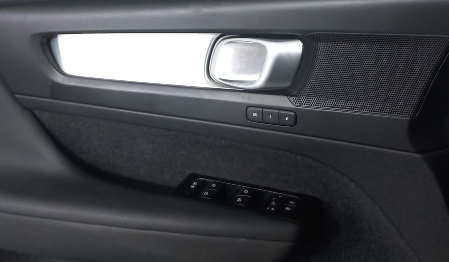 Volvo Xc40 2.0 T4 MOMENTUM AUTO Suv 2021