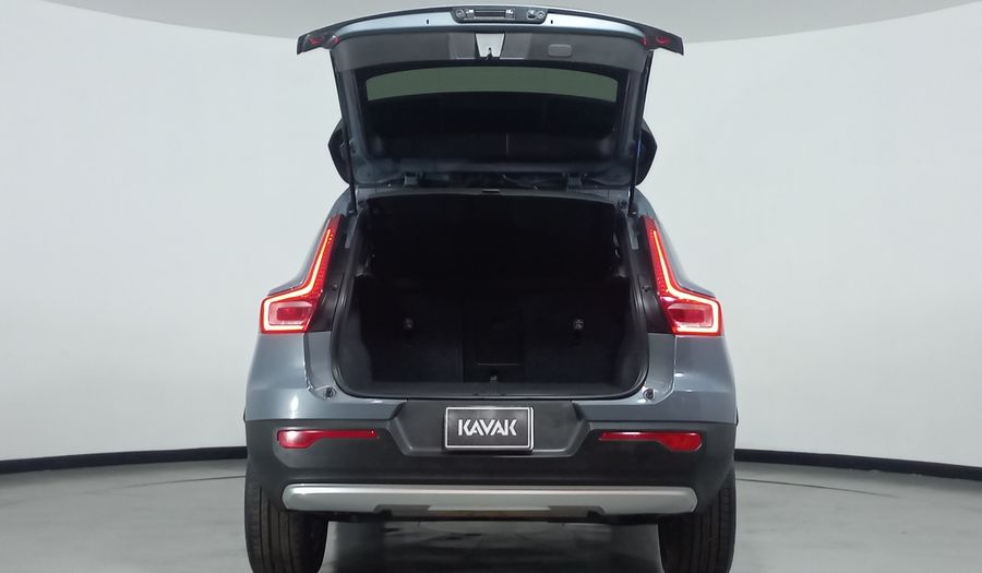 Volvo Xc40 2.0 T4 MOMENTUM AUTO Suv 2021