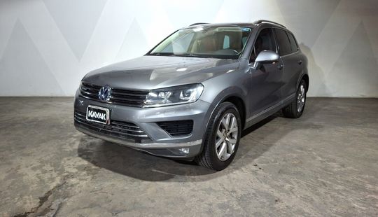 Volkswagen • Touareg