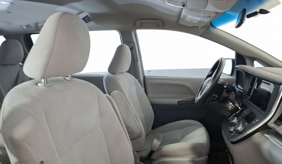 Toyota Sienna 3.5 CE AT Minivan 2015