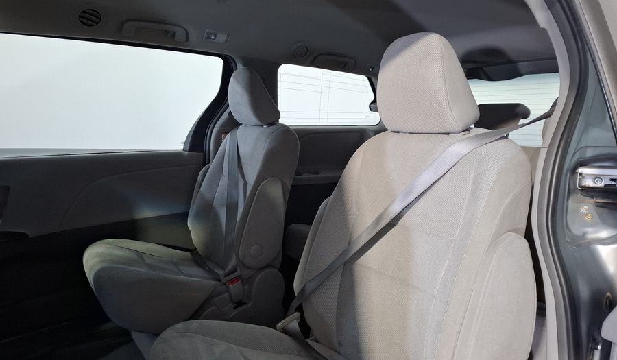 Toyota Sienna 3.5 CE AT Minivan 2015