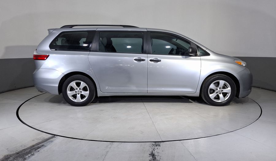 Toyota Sienna 3.5 CE AT Minivan 2015